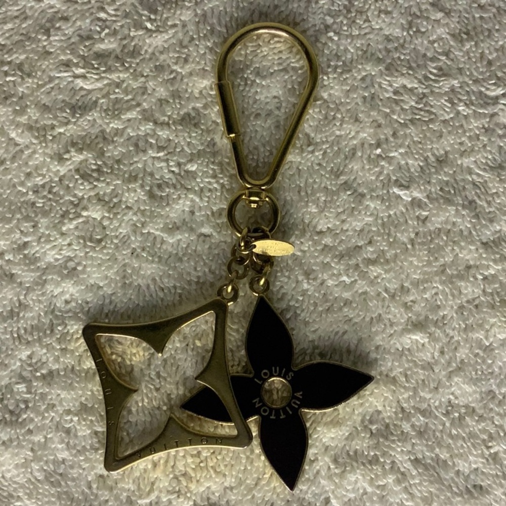 Louis Vuitton Portocre Puzzle Charm Keychain in Goldtone Metal (5.1in) - Picture 4 of 7